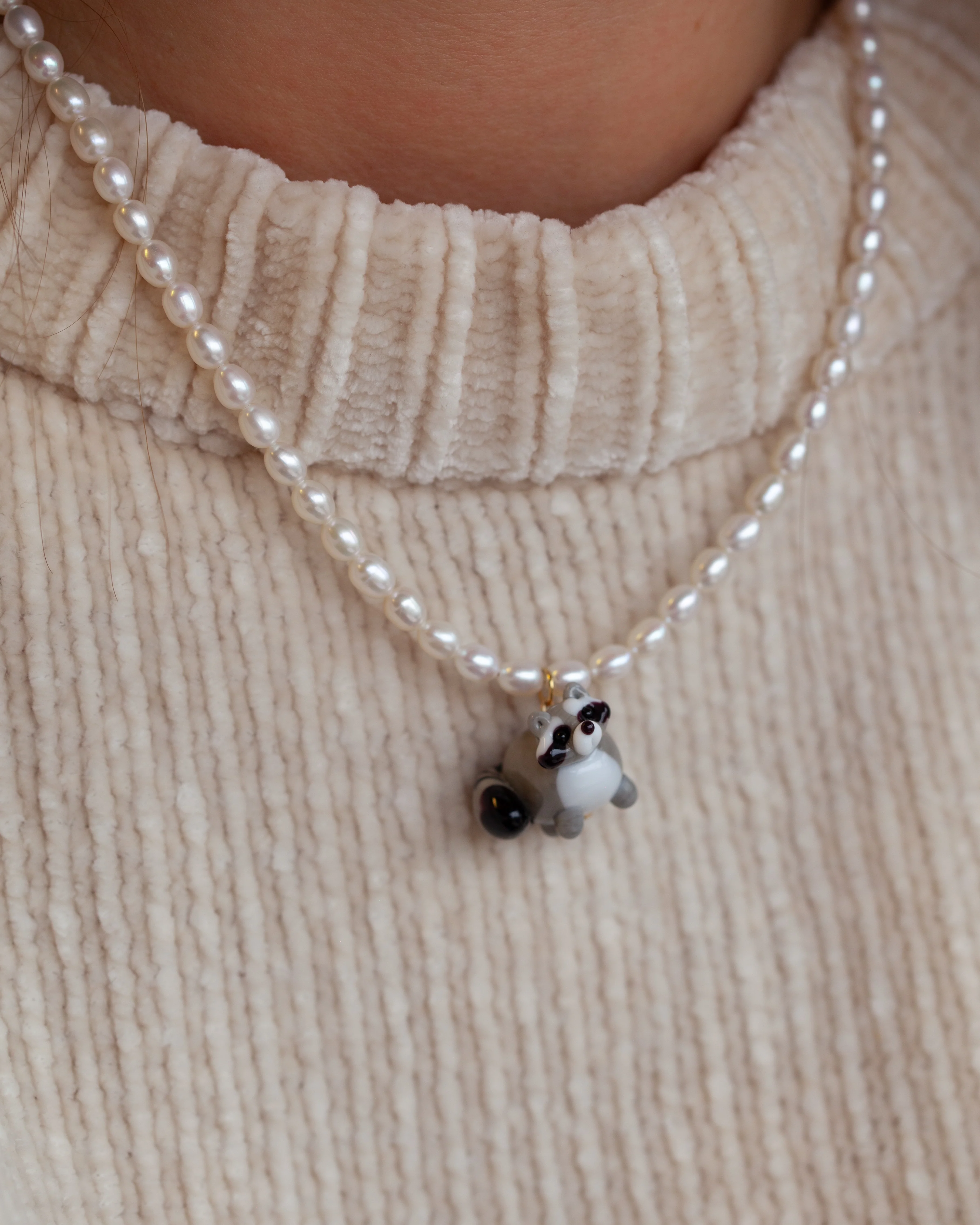 Pearly Necklace - Animals - Image 7